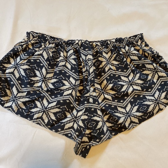 🎀 5/$20 🎀 Victoria secret PINK snowflake pj shorts size medium - Picture 8 of 12